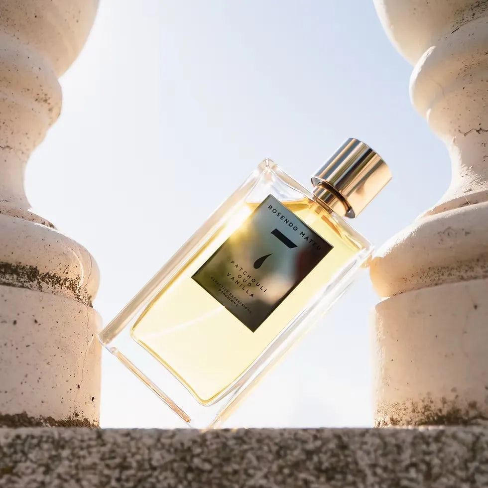 Parfum Rosendo Mateu Nº 7, riche et unique, mélange sophistiqué de patchouli, oud, vanille et notes boisées profondes