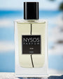 Flacon Azur de Nysos Parfums, parfum hespéridé aromatique frais avec zestes de bergamote, pamplemousse, touches de lavande et sillage boisé-musqué