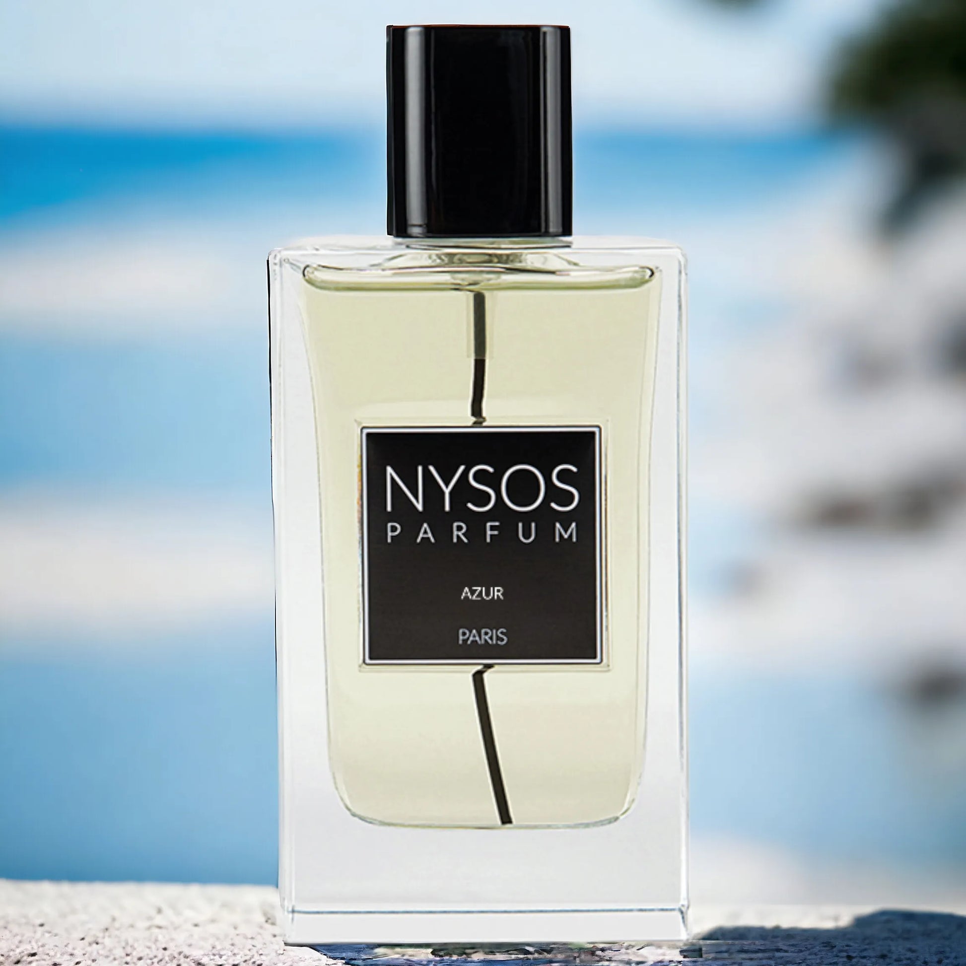 Flacon Azur de Nysos Parfums, parfum hespéridé aromatique frais avec zestes de bergamote, pamplemousse, touches de lavande et sillage boisé-musqué