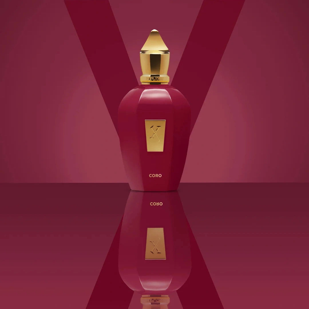 Bouteille de parfum de niche Xerjoff Coro, design élégant, parfum floral et délicat.