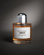 Flacon Délicieusement Lumineuse de Harold & Maude – parfum floral-boisé musqué, rose, muguet, fleur d’oranger en tête, cœur floral fruité rehaussé de clou de girofle, fond vanillé, ambre, musc et bois.