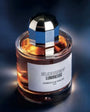 Flacon Délicieusement Lumineuse de Harold & Maude – parfum floral-boisé musqué, rose, muguet, fleur d’oranger en tête, cœur floral fruité rehaussé de clou de girofle, fond vanillé, ambre, musc et bois.