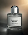 Flacon Délicieusement Pétillante de Harold & Maude – parfum fruité floral lumineux, notes de citron de Sicile et de bourgeon de cassis en tête, rose, jasmin, poire et ananas au cœur, fond de bois de santal, cèdre, ambre, musc et note cuirée.