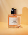 Flacon Délicieusement Tendre de Harold & Maude – parfum floral fruité doux, tête rose, fleur d’oranger de Tunisie et jasmin d’Égypte, cœur fruité pêche et pomme, fond musc, ambre, cuir et vanille.