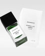 Flacon Eternal Lily Amber de Bohoboco — parfum unisexe floral-ambre qui s’ouvre sur la fraîcheur de mandarine de Sicile et de pomme Granny Smith, un cœur de lys, rose turque et jasmin, sur un fond ambré chaud de patchouli indonésien et vanille de Madagascar