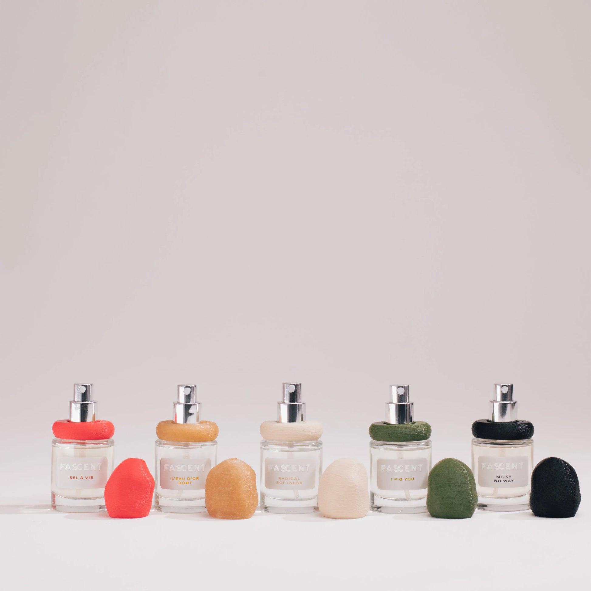 Flacon I Fig You de Fascent — parfum fruité-verdoie boisé, notes de thé vert, feuille de figue, agrumes, sauge, vé­tiver, bois de cèdre — alliance fraîche, végétale et soutenue pour un sillage naturel élégant