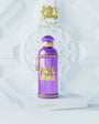 Flacon Iris Violet d’Alexandre.J — parfum floral-fruité sophistiqué qui s’ouvre sur des fruits exotiques, une touche de bergamote et pomme, évolue avec iris, rose et jasmin, pour se poser sur un fond chaud boisé de bois de cachemire, cèdre, musc blanc, olibanum, patchouli, benjoin et vanille.
