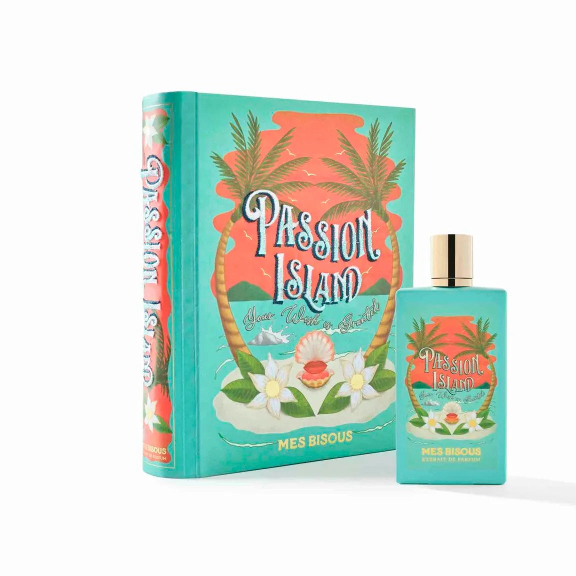 Flacon Passion Island de Mes Bisous — parfum floral-fruité tropical unisexe qui s’ouvre sur une explosion d’agrumes frais (citron, bergamote, citron vert), relevés de gingembre et de poivre rose, évoluant vers un cœur juteux de fruit de la passion, mangue, ananas, nectarine et cassis, puis s’enracinant sur un fond chaleureux de vanille, patchouli, bois de santal, cèdre, ambre et musc.