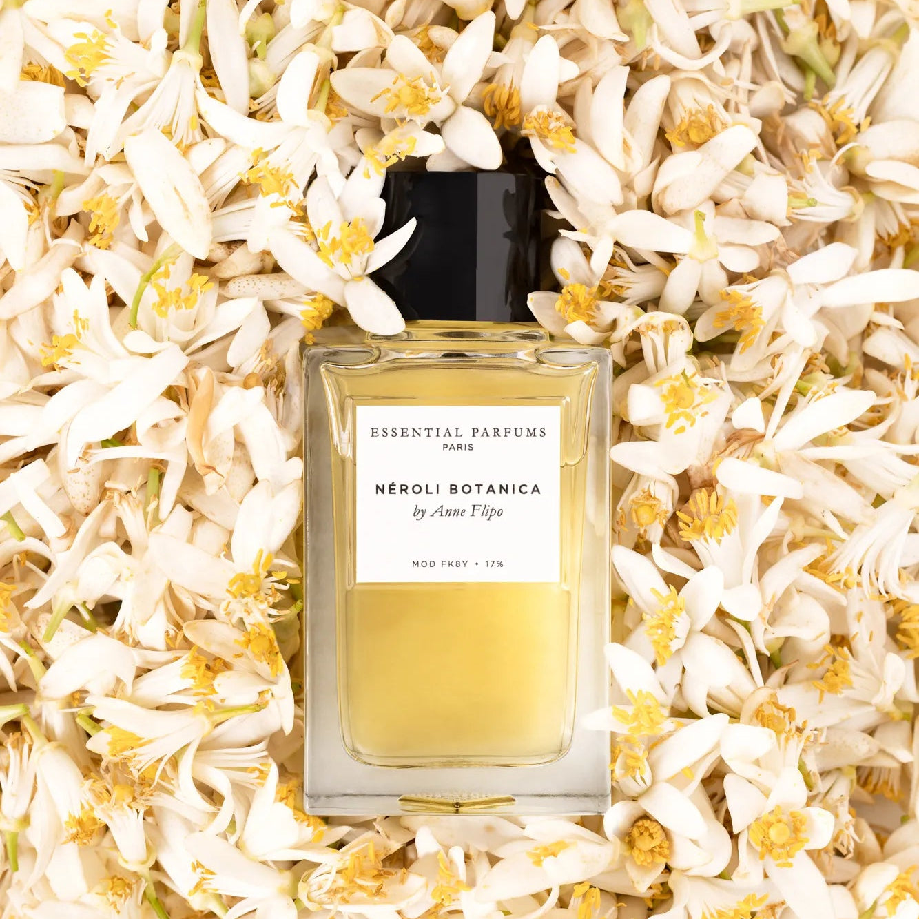 Flacon Neroli Botanica d’Essential Parfums — parfum aromatique floral unisexe mêlant curcuma chaud, gingembre et poivres en tête, cœur de néroli, jasmin sambac et fleur d’oranger, posé sur un fond de vétiver et bois de santal pour équilibre frais et enveloppant