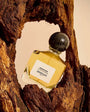 Flacon Oudacious de Zenogati — parfum unisexe boisé-épicé intense mêlant lavande raffinée, safran doré et muscade piquante en ouverture, cœur profond d’oud, encens fumé et mousse de chêne, fond sombre de cuir, patchouli et ambre gris pour un sillage puissant, animal et sophistiqué