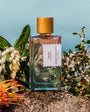 Flacon Pacific Rock Flower de Goldfield & Banks — parfum floral-aquatique boisé unisexe mêlant tea tree côtier, sel marin, tubéreuse et fleur de corail, adouci par la cire de coco et soutenu par un fond chaud de patchouli et bois de santal australien
