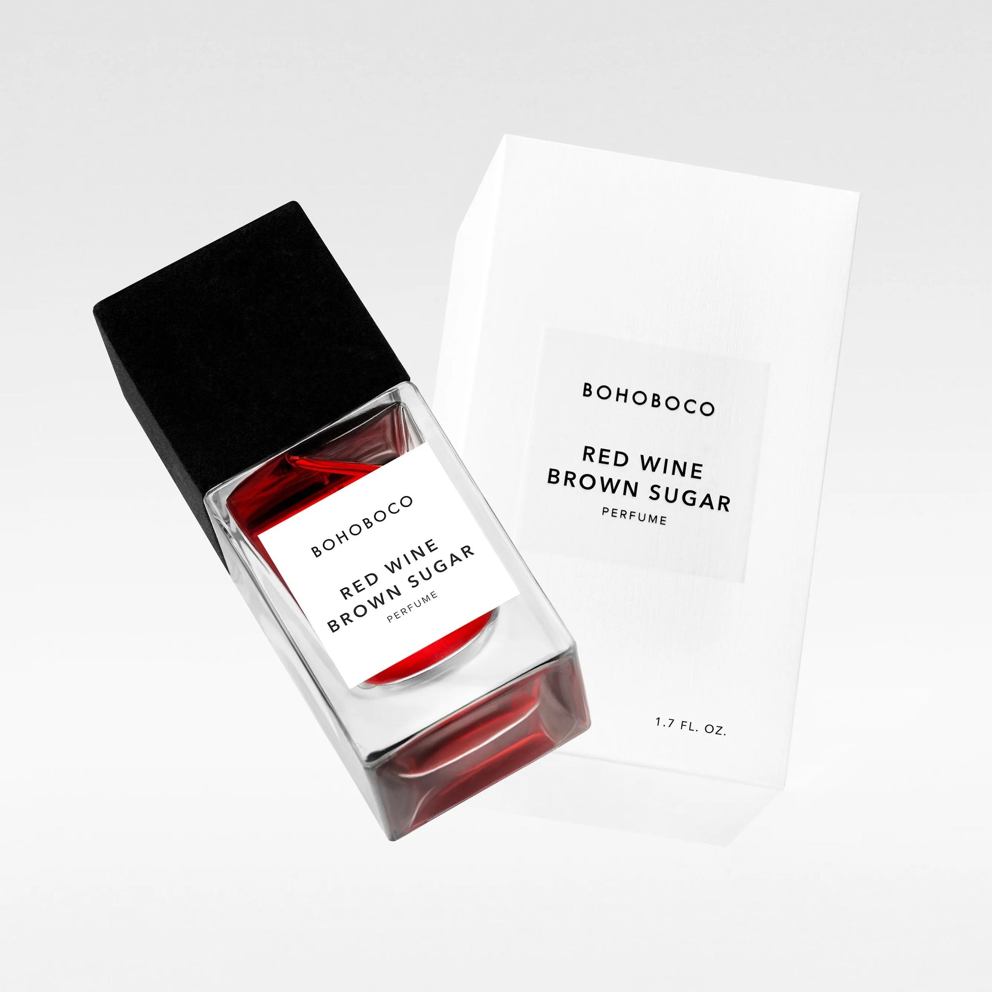 Flacon Red Wine Brown Sugar de Bohoboco — parfum unisexe fruité-oriental mêlant vin rouge sec, fruits rouges ( mûres, fruits secs ), patchouli, bois de cèdre, caramel, sucre brun, liqueur douce et cuir synthétique