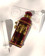 Flacon Rose Alba d’Alexandre.J — parfum floral oriental féminin dévoilant en tête poivre noir épicé, prune juteuse, pêche veloutée et bergamote fraîche. Un cœur romantique de rose alcoolat relevé de poivre noir. Fond chaleureux boisé avec santal australien, vanille douce, musc blanc et bois modernes.