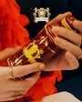Flacon Rose Alba d’Alexandre.J — parfum floral oriental féminin dévoilant en tête poivre noir épicé, prune juteuse, pêche veloutée et bergamote fraîche. Un cœur romantique de rose alcoolat relevé de poivre noir. Fond chaleureux boisé avec santal australien, vanille douce, musc blanc et bois modernes.