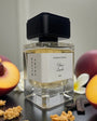 Parfum Velours Liquide de MAISON ANAMA – flacon raffiné en verre transparent avec bouchon élégant, fragrance sensuelle et enveloppante aux notes veloutées et liquoreuses
