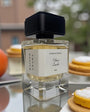 Parfum Velours Liquide de MAISON ANAMA – flacon raffiné en verre transparent avec bouchon élégant, fragrance sensuelle et enveloppante aux notes veloutées et liquoreuses
