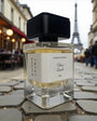 Parfum Velours Liquide de MAISON ANAMA – flacon raffiné en verre transparent avec bouchon élégant, fragrance sensuelle et enveloppante aux notes veloutées et liquoreuses
