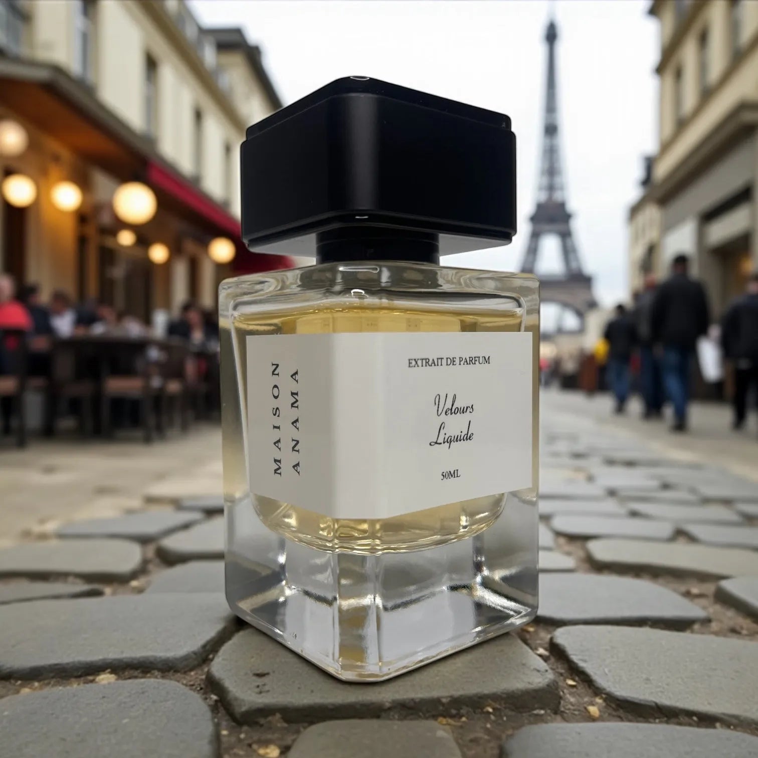 Parfum Velours Liquide de MAISON ANAMA – flacon raffiné en verre transparent avec bouchon élégant, fragrance sensuelle et enveloppante aux notes veloutées et liquoreuses
