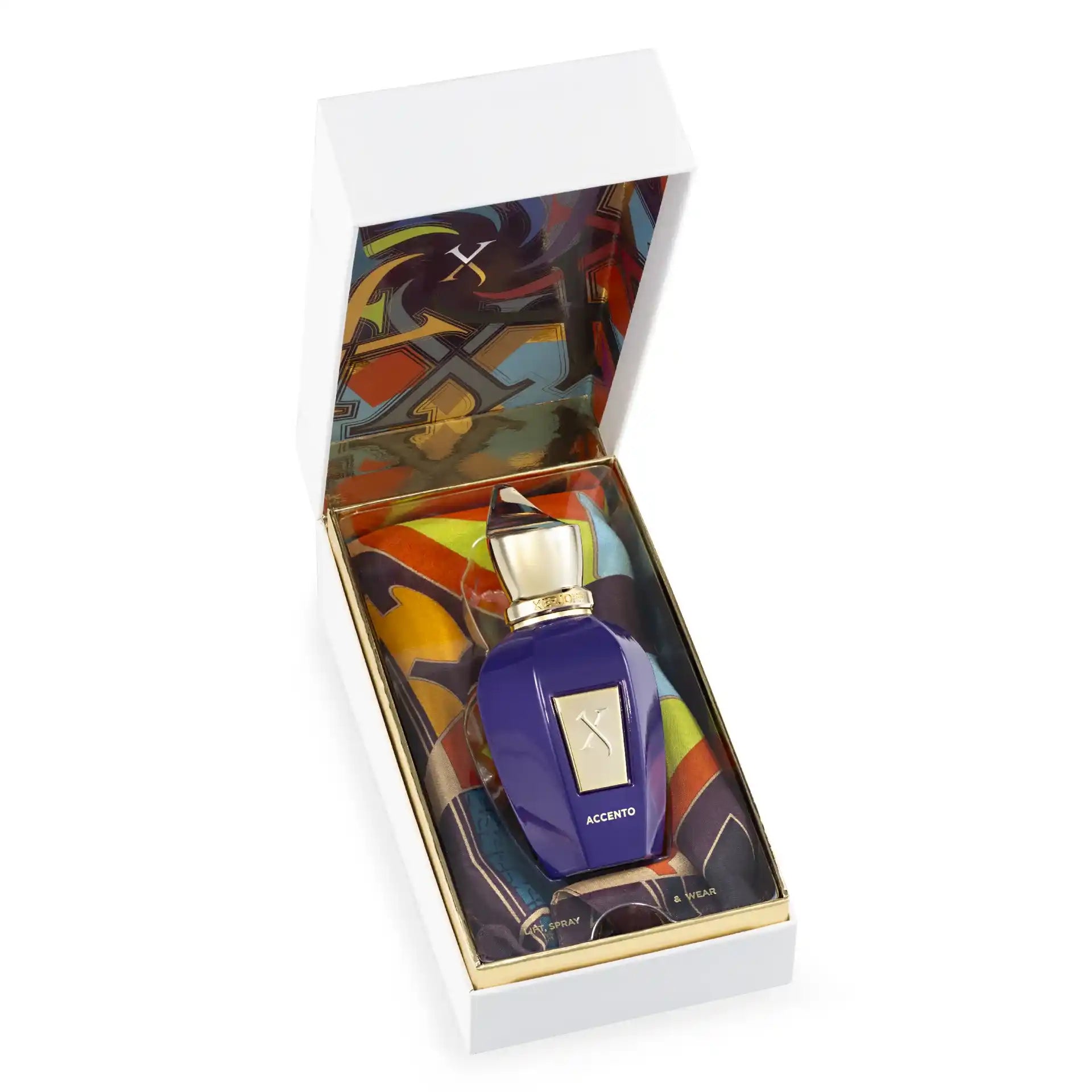 Boite de parfum de niche Xerjoff Accento, design sophistiqué, parfum floral et boisé intense.