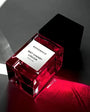 Flacon Wet Cherry Liquor de Bohoboco — parfum gourmand unisexe mêlant cerise juteuse, liqueur intense, cœur de fraise, caramel et rose de Turquie, sur fond boisé de santal, notes de vanille, fève tonka et vétiver