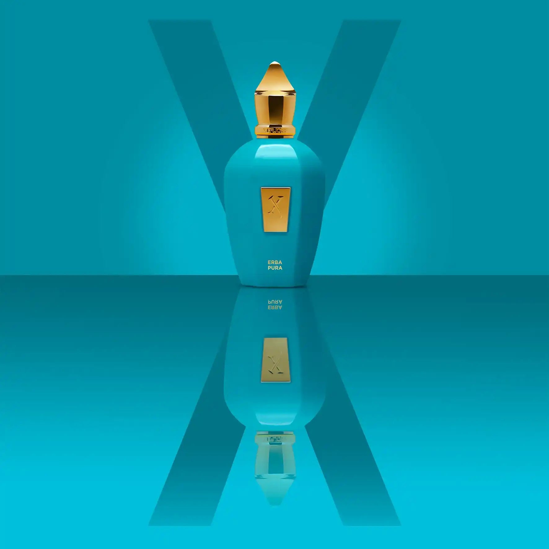 Bouteille de parfum de niche Xerjoff Erba Pura, flacon raffiné, fragrance fruitée et légère.