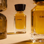 Omanluxury - Paramour parfum de niche unisexe 100ml dans un fond blanc avec des flacon l'un devant l'autre