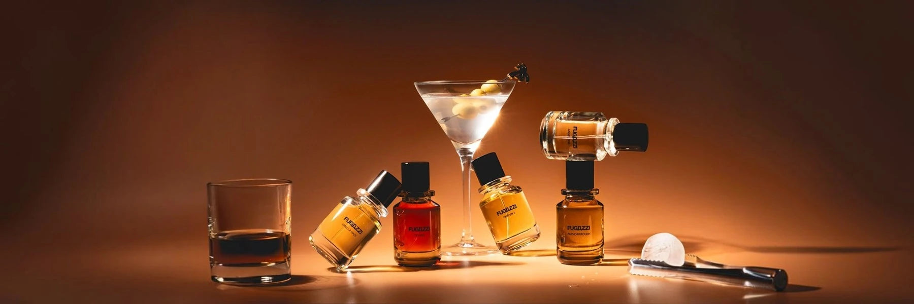 fugazzi marque hollandaise de parfum de niche bannière représentant plusieurs parfums avec un verre cocktail et un glaçon a coté 