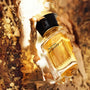 Omanluxury - Royal Incense Parfum de niche eau de parfum 100ml dans des copeaux de bois et de la lumière traversante