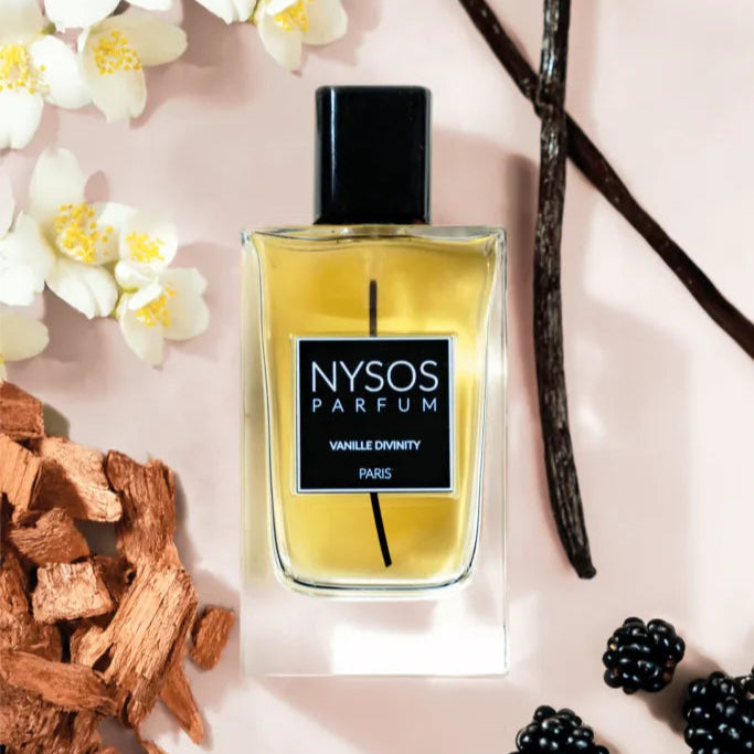 Flacon Vanille Divinity de la maison de parfum Nysos Parfum, avec un fond de vanille, de mûres, de jasmin et de bois de santal. 
